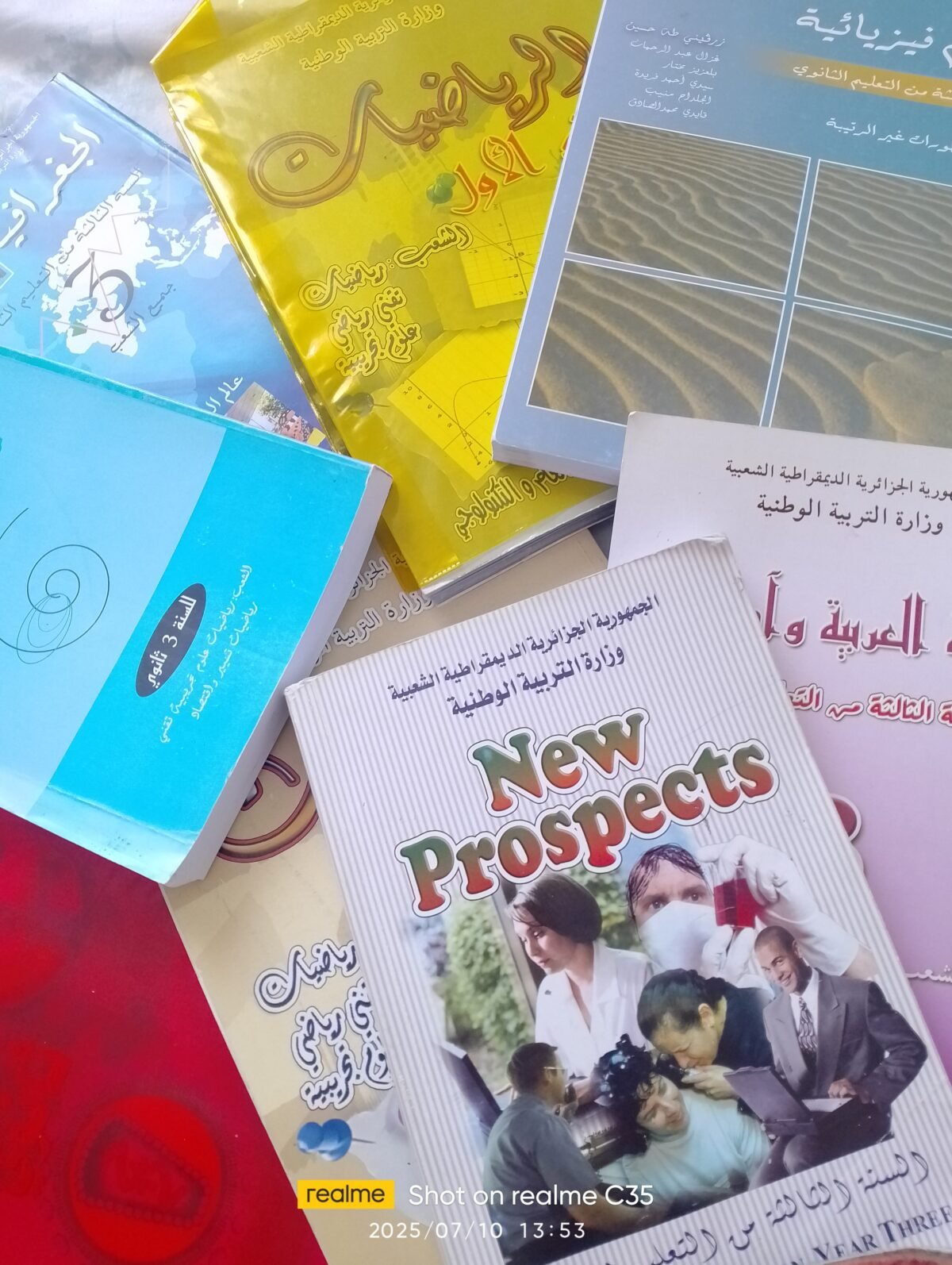 ⁦كل كتب المدرسية ثالثة ثانوية شعبة علوم تجريبية إلا الفرنسية⁩ - الصورة ⁦1⁩